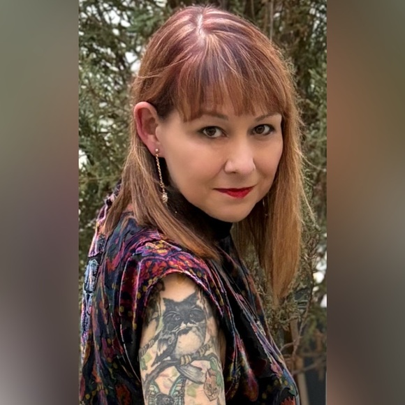 Meet your Posher, Jennifer - Picture 2 of 2